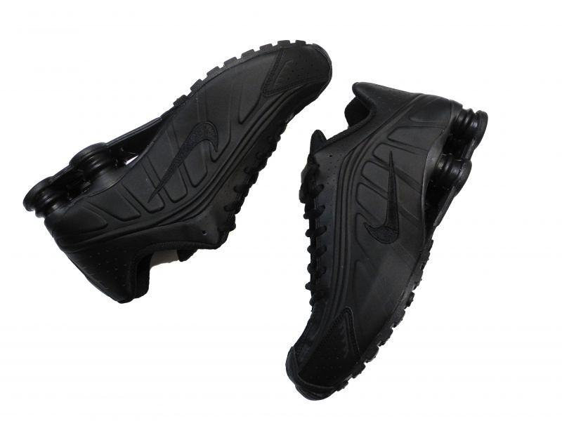 nike shox r4 triple black